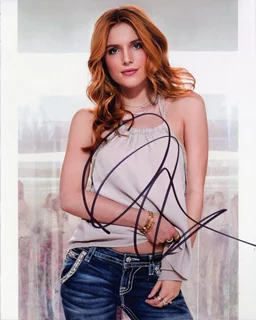 Bella Thorne autograph