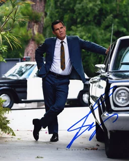 Josh Brolin autograph