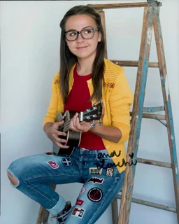 Ava Bianchi autograph