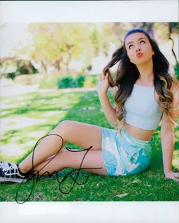 Sierra Furtado autograph