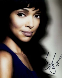 Tamara Taylor autograph