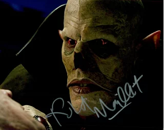 Robert Maillet autograph