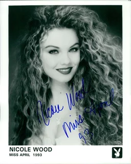 Nicole Wood autograph