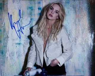 Rachel Harris autograph