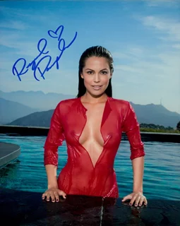Raquel Pomplun autograph