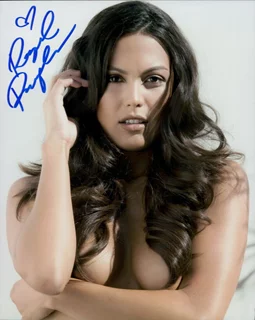 Raquel Pomplun autograph