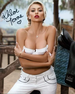 Khloe Terae autograph