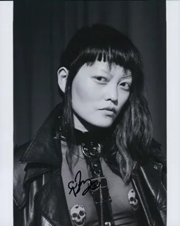 Hana Mae Lee autograph