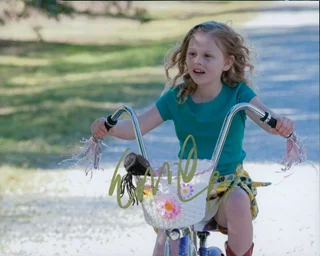 Emily Alyn Lind autograph