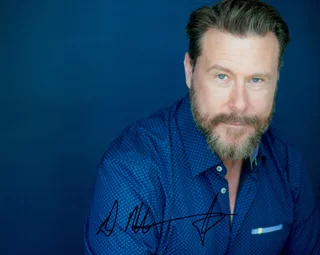 Dean McDermott autograph