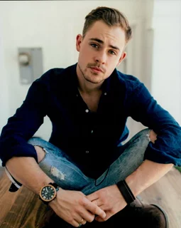 Dacre Montgomery autograph