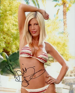 Tori Spelling autograph