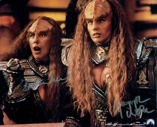 Duras Sisters autograph