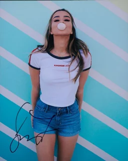 Sierra Furtado autograph