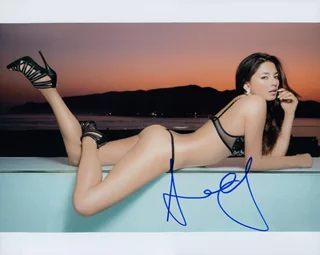Jessica Gomes autograph