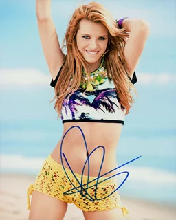 Bella Thorne autograph