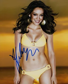 Hilary Duff autograph