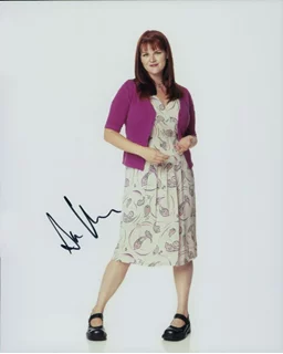 Sara Rue autograph