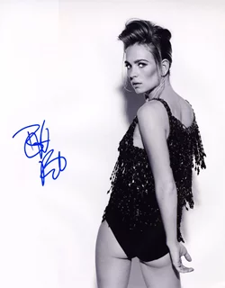 Brittany Robertson autograph