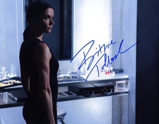 Bitsie Tulloch autograph