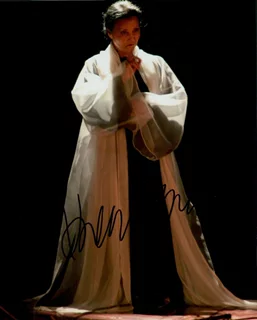Kieu Chinh autograph