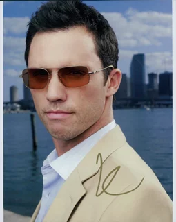 Jeffrey Donovan autograph