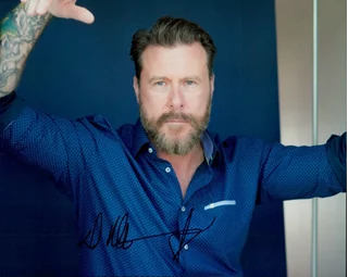 Dean McDermott autograph