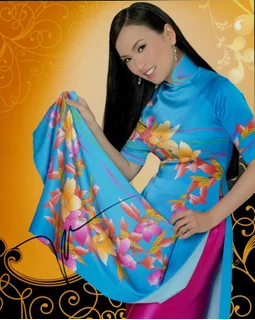 Ha Phuong autograph