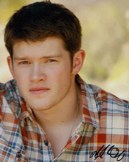 Alex MacNicoll autograph