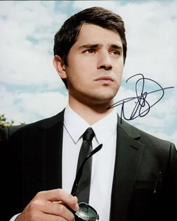 Nicholas D'Agosto autograph