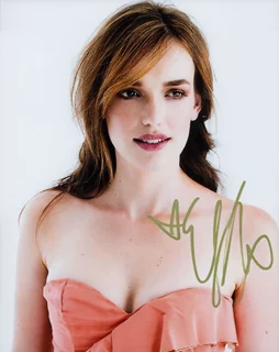 Elizabeth Henstridge autograph