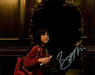 Bailee Madison autograph