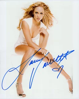 Laura Vandervoort autograph