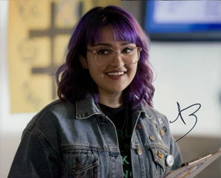 Ariela Barer autograph