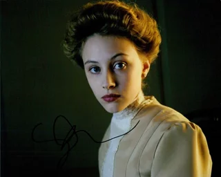 Sarah Gadon autograph
