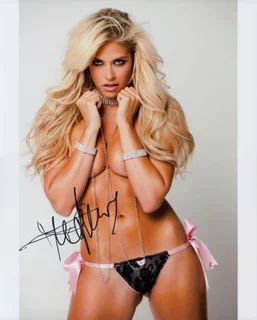 Kelly Kelly autograph
