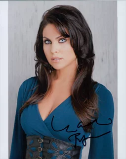 Nadia Bjorlin autograph