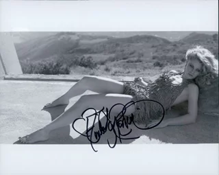 Emilie de Ravin autograph