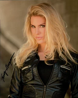 Kelly Greyson autograph