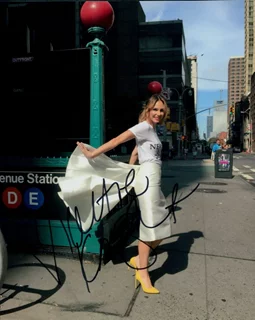 Keltie Knight autograph