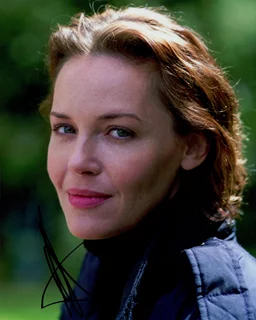 Connie Nielsen autograph