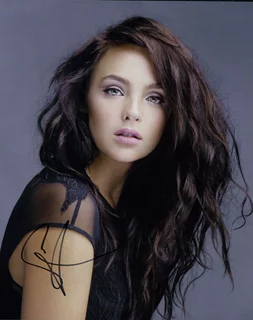 Stevie Lynn Jones autograph