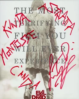 Lou Taylor Pucci autograph