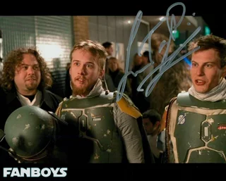 Lou Taylor Pucci autograph