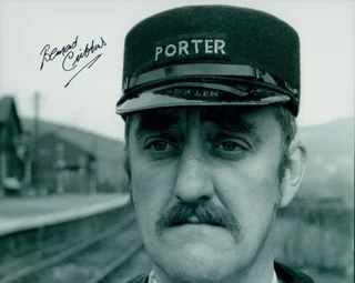 Bernard Cribbins autograph