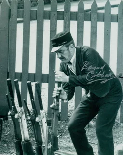 Bernard Cribbins autograph