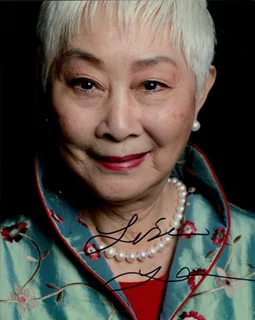 Lisa Lu autograph