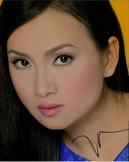 Ha Phuong autograph