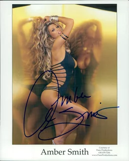 Amber Smith autograph