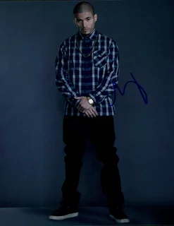 Miguel Gomez autograph